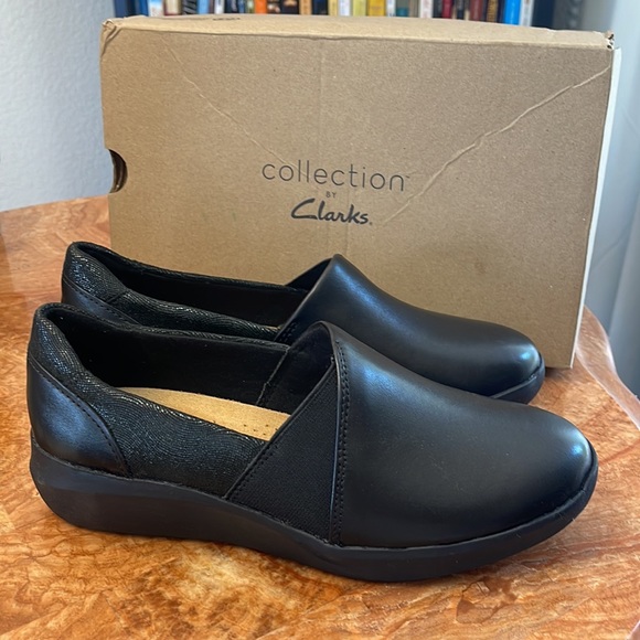 NIB   Clarks | Black Kayleigh Step Loafer Size 7 1/2 Wide   ZL840 - Picture 2 of 12